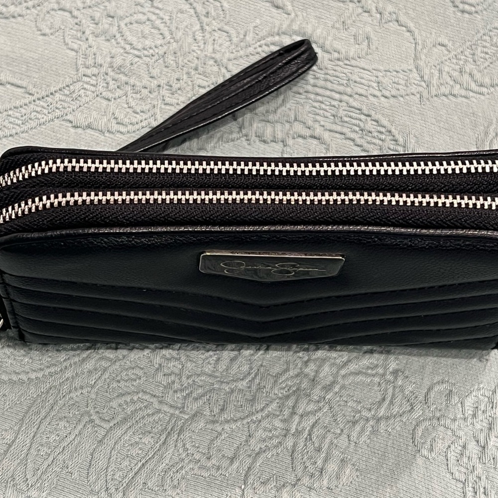 Jessica Simpson chevron-quilted black wristlet wallet - Picture 4 of 4
